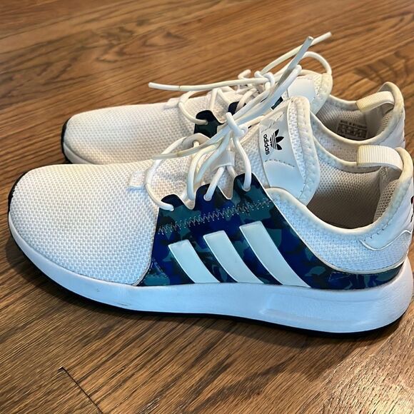 Adidas snickers. unisex. Big kid size 5,5 or Women 7 - Picture 1 of 7